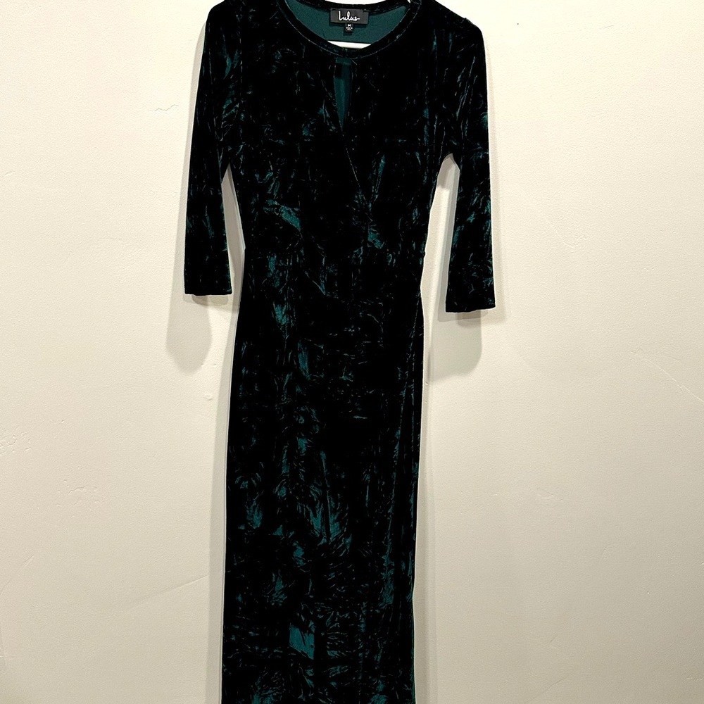 Lulus full length green velvet dress. Size M. Never worn.